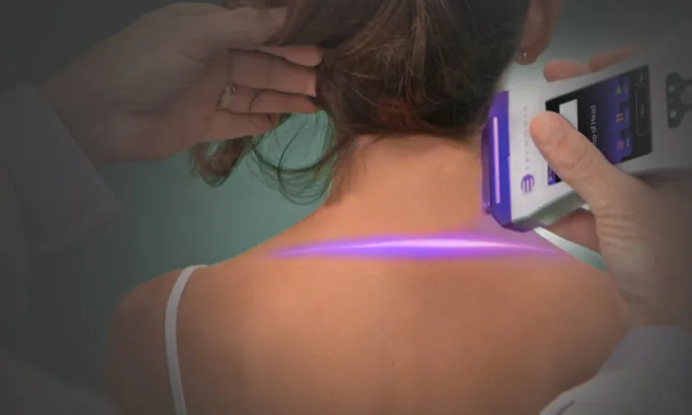 EVRL_InUse_Womans_Neck (1)